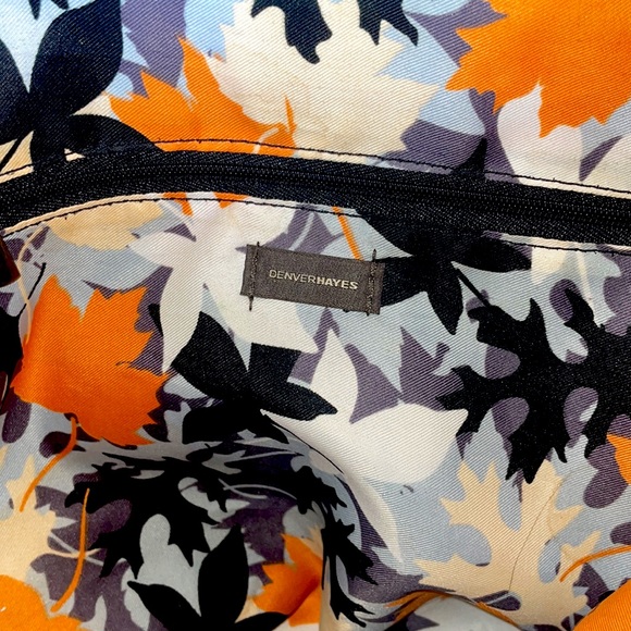 A denverhayes shoulder side purse. Used and has a fractured to the zipper tags. - Picture 4 of 4
